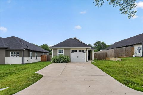 1032 Ray Drive, Denison
