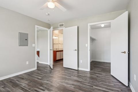 700 Timber Oaks Lane, Grand Prairie, TX 75051 — photo 2