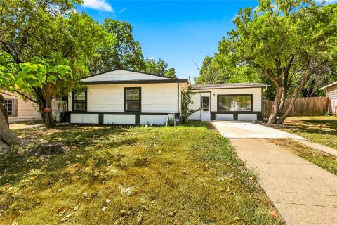 702 Jonathan Lane, Arlington, TX 76010 — photo 2