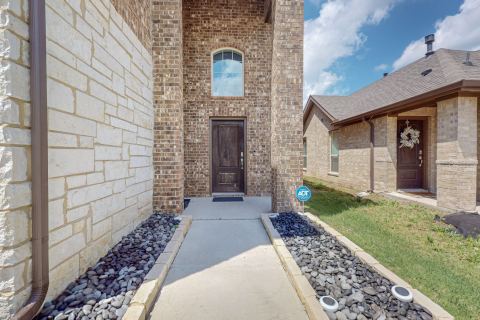 2166 Hobby Drive, Forney
