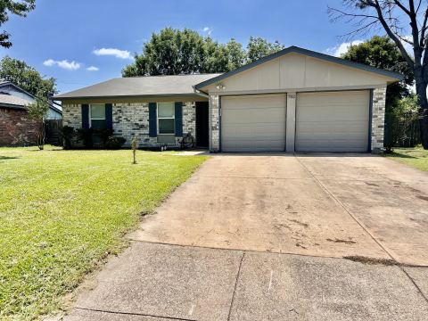 702 Meadowview Drive, Mansfield, TX 76063 — photo 2