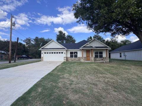 207 S Washington Street, Cleburne, TX 76031 — photo 2