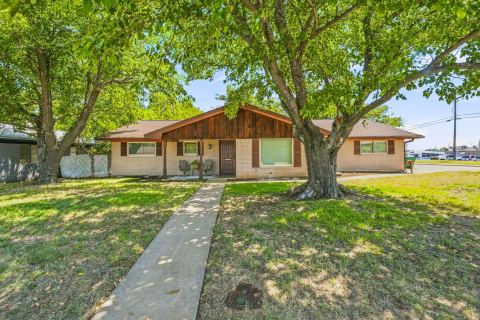 409 N Charlotte, Stephenville, TX 76401 — photo 2