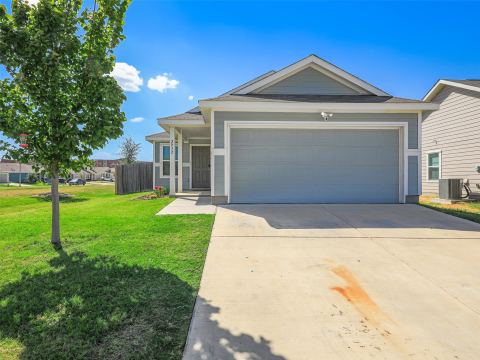 2932 Dora Drive, Fort Worth, TX 76119 — photo 2