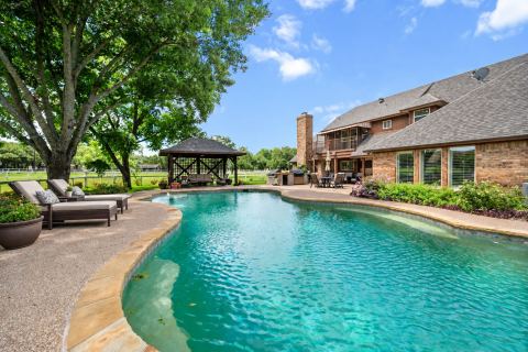 8111 Russell Curry Road, Arlington, TX 76001 — photo 2
