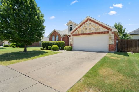 104 Holly Street, Waxahachie, TX 75165 — photo 2