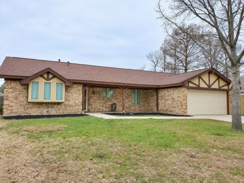 5901 Crestwood Circle, North Richland Hills