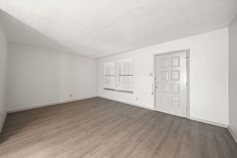 1108 N Elm Street 6, Denton, TX 76201 — photo 2