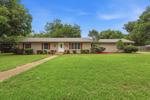 908 W Westhill Drive, Cleburne, TX 76033 — photo 2