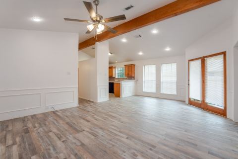 1609 W Jamestown Drive, Ennis, TX 75119 — photo 2