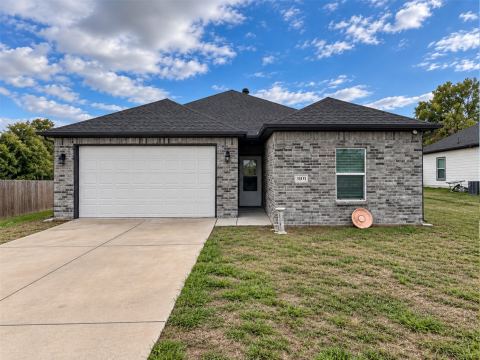 3101 Spencer Street, Greenville, TX 75401 — photo 2