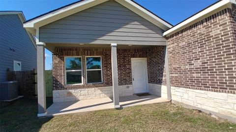 1704 E 10TH Avenue, Corsicana, TX 75110 — photo 2