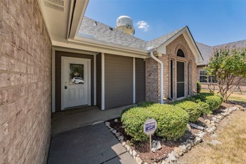 1023 Porter Place, Sanger, TX 76266 — photo 3