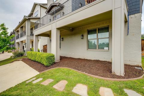 2537 Mccart Avenue 2537, Fort Worth, TX 76110 — photo 2