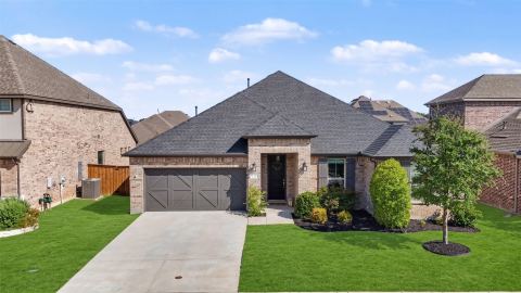 1213 Whitewing Dove Drive, Little Elm