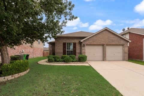 1234 Mallard Creek, Aubrey