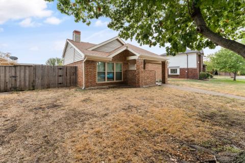 726 Brittany Drive, Mesquite, TX 75150 — photo 2