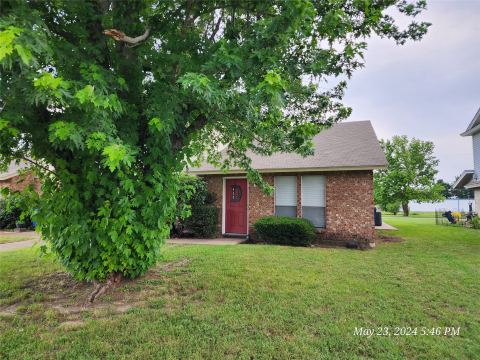 429 Thomas Street SW D, Burleson, TX 76028 — photo 3
