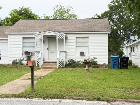 605 E Morton Street, Denison