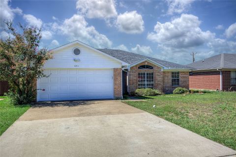 6910 Sayle Street, Greenville, TX 75402 — photo 2