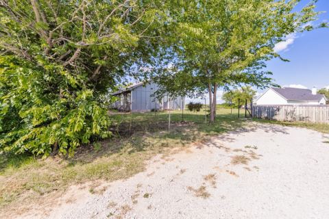 709 W Live Oak Street, Alvord, TX 76225 — photo 3