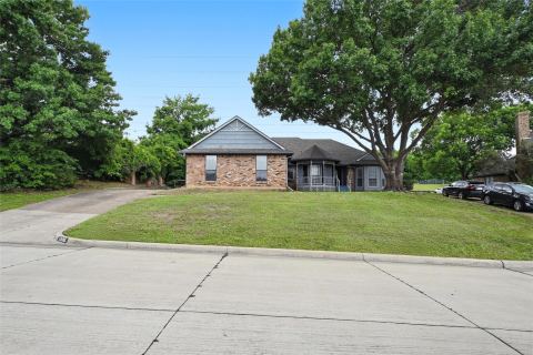 1905 Wedgewood Drive, Grand Prairie, TX 75050 — photo 2