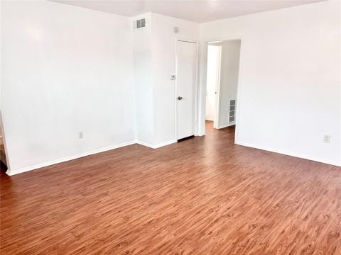 441 SW Thomas Street D, Burleson, TX 76028 — photo 2