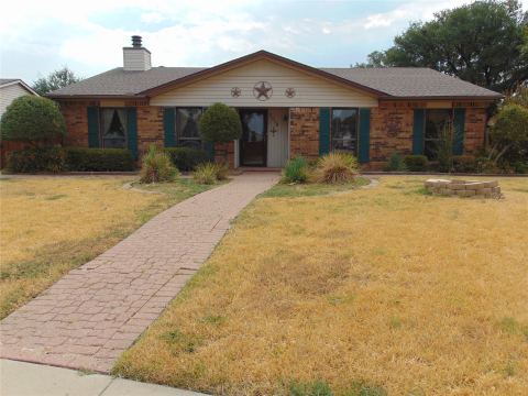 1110 Meandering Way, Mesquite