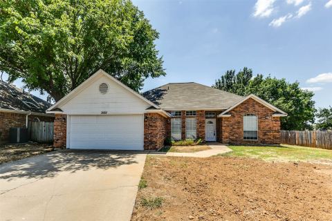 2002 Summerwind Court, Denton