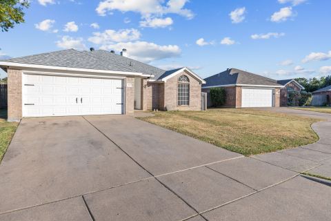 607 Meadowbrook Drive, Burleson, TX 76028 — photo 3