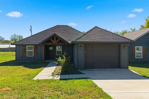 612 W Coffin Street, Denison
