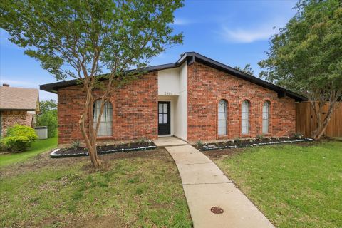 2903 Winterberry Drive, Carrollton, TX 75007 — photo 3