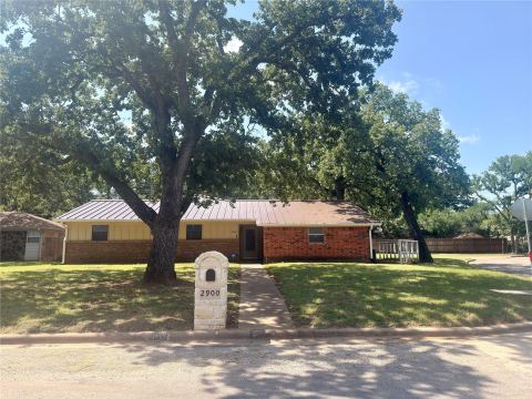 2900 SE 6th Street SE, Mineral Wells, TX 76067 — photo 2