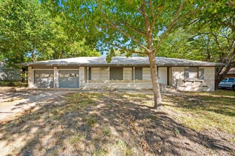 305 Valleyglen Drive, DeSoto