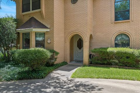 833 Kingston Drive, Mansfield, TX 76063 — photo 3