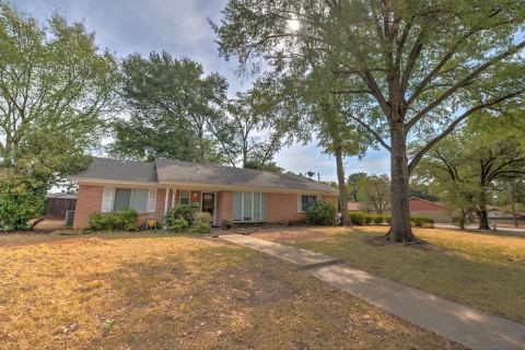801 Canyon Ridge Drive, Euless