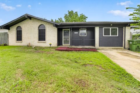 15131 Oakwood Lane, Balch Springs, TX 75180 — photo 2
