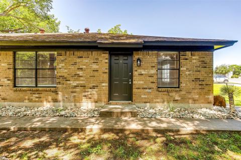 101 W Eldred B, Burleson, TX 76028 — photo 3