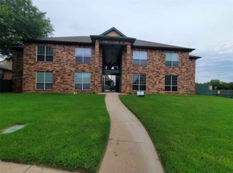 813 Betty Court B, Hurst, TX 76053 — photo 2