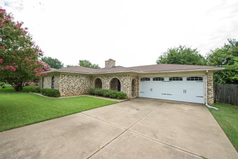 8704 Irongate Drive, North Richland Hills