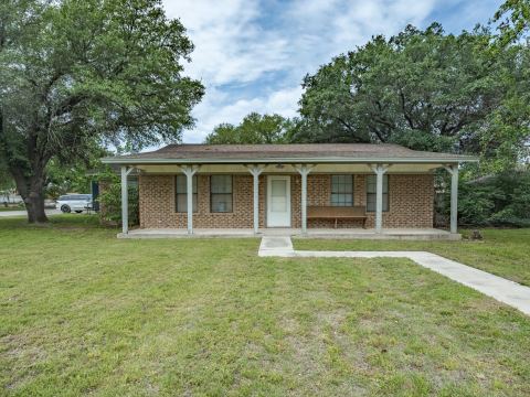 308 Oakwood Street, Chico, TX 76431 — photo 3