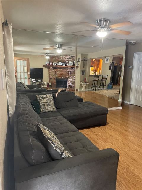325 Sparks Drive, Grand Prairie, TX 75051 — photo 2