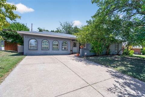 216 Rolling Hills Drive, Aledo