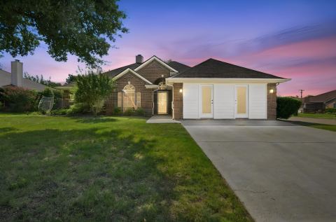 1121 SW Hillside Drive, Burleson, TX 76028 — photo 2