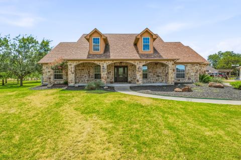 910 Mallard Pointe Drive, Granbury, TX 76049 — photo 2