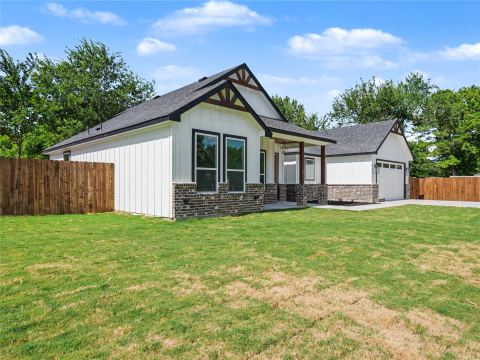 113 Dennis Drive, Azle, TX 76020 — photo 2