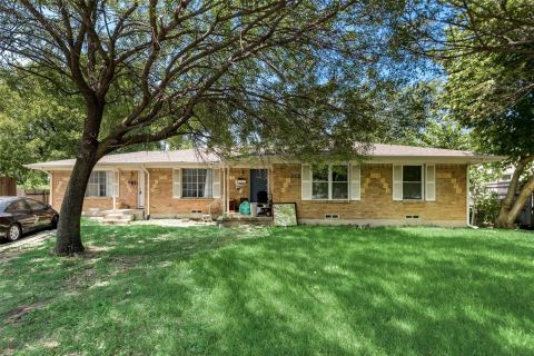 902 Spring Valley Plaza, Richardson