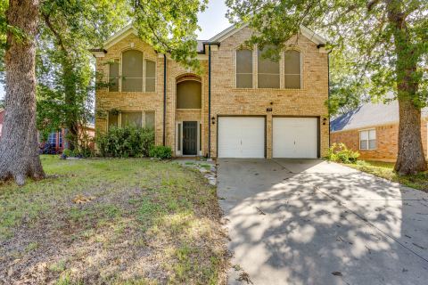 519 Deerwood Drive, Burleson