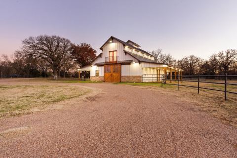 1512 E Henderson Street, Cleburne, TX 76031 — photo 3