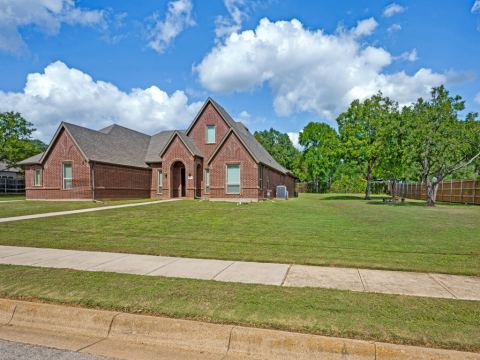 8301 Woods Lane, North Richland Hills, TX 76182 — photo 2